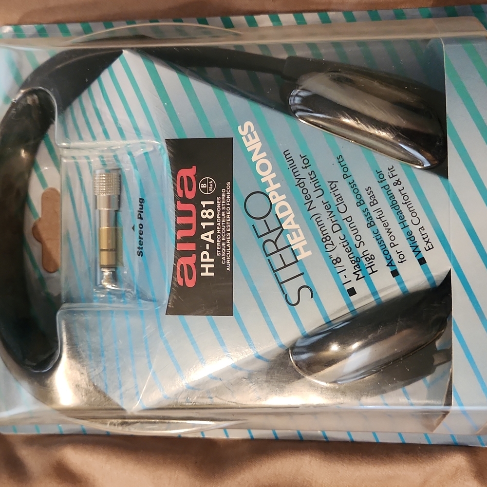AIWA NEW STERIO HEADPHONES